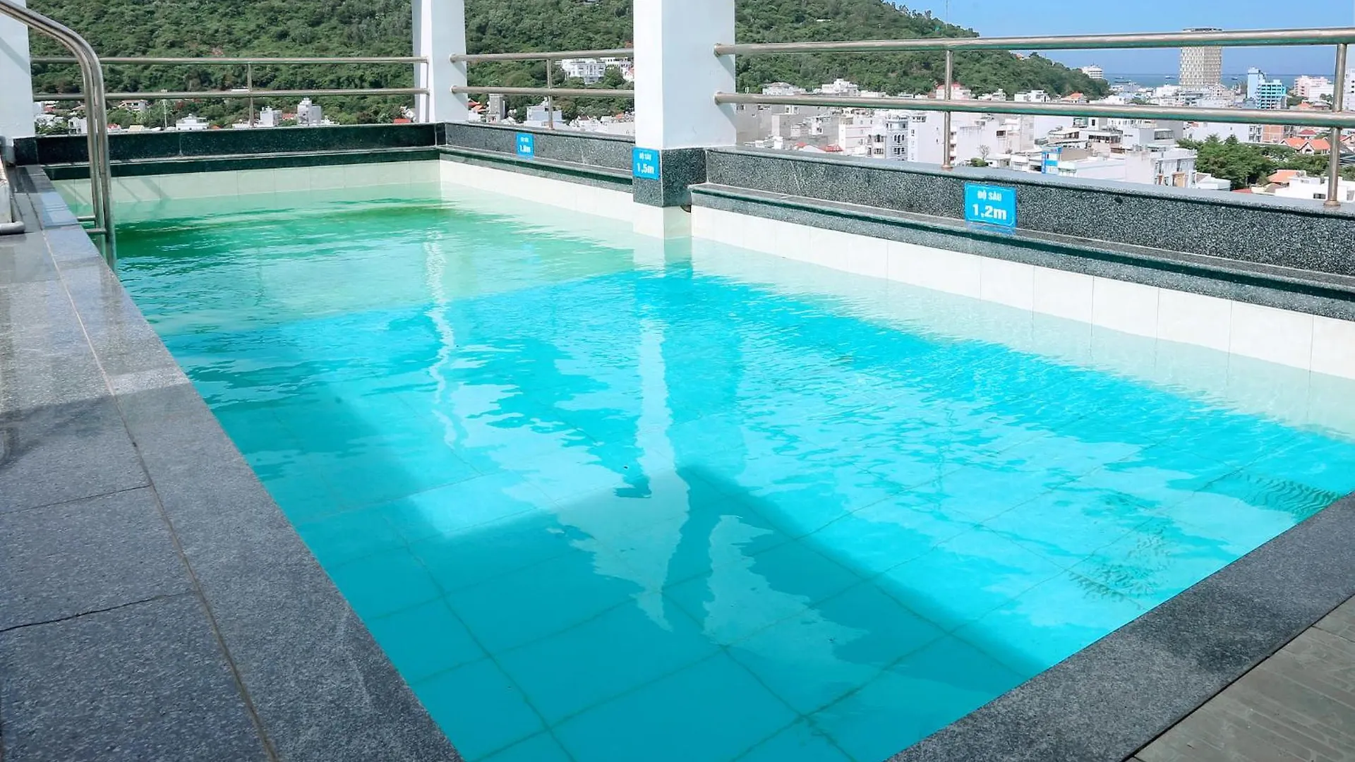 Amis Hotel-Trung Tam-Gan Bien Vung Tau 4*,  Vietnam